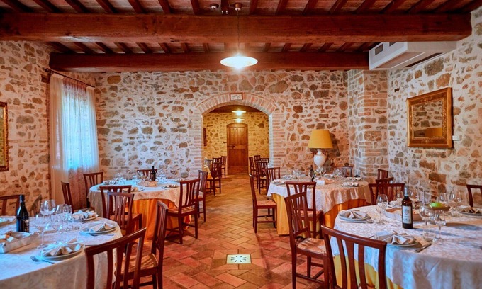 San Brizio Apartment | Lovely apartment for 5 guests with WIFI, pool, TV, pets allowed and parking, close to Spoleto