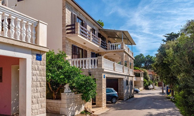 Zavalatica Apartment | Lovely apartment in Cara with WiFi