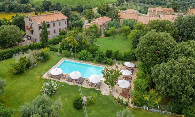 Sasso dʼOmbrone Villa | Lovely apartment in villa with A/C, pool, WIFI, TV, patio, pets allowed, panoramic view and park.
