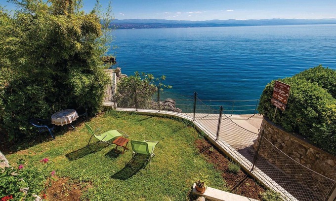 Lovran Apartment | Lovely apartment in Lovran with kitchen