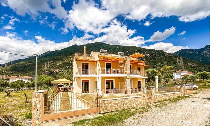 Skaloma Apartment | Lovely Apartment In Nafpaktos