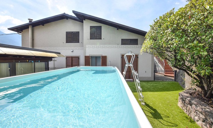 Rogno Apartment | Lovely apartment in Rogno with WiFi