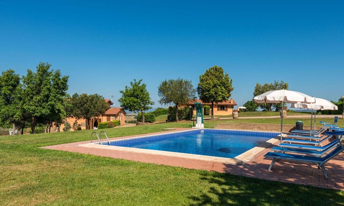 Scansano Villa | Lovely apartment in villa with pool, A/C, WIFI, TV, terrace, pets allowed and parking