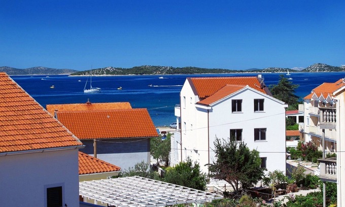 Srima Apartment | Lovely apartment in Vodice/Srima w/sea view - 80 m from the beach air-con, wifi