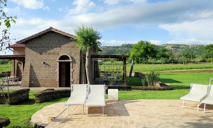 Montefiascone Villa | Lovely apartment in villa for 8 guests with WIFI, pool, TV, patio, pets allowed and panoramic view