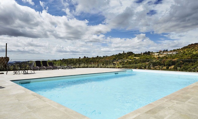 Capolona Apartment | Lovely apartment with pool, WIFI, TV, pets allowed, panoramic view and parking, close to Arezzo