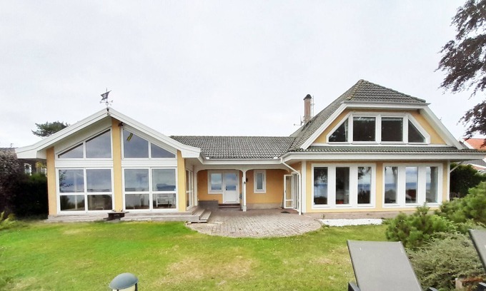Svanshall House | Lovely beach house with sea view in Jonstorp| SE01020