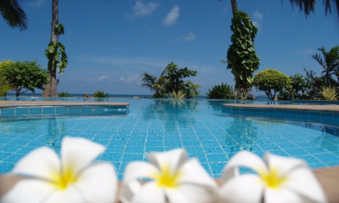 Thong Krut Villa | Lovely beachfront 2 bedroom villa