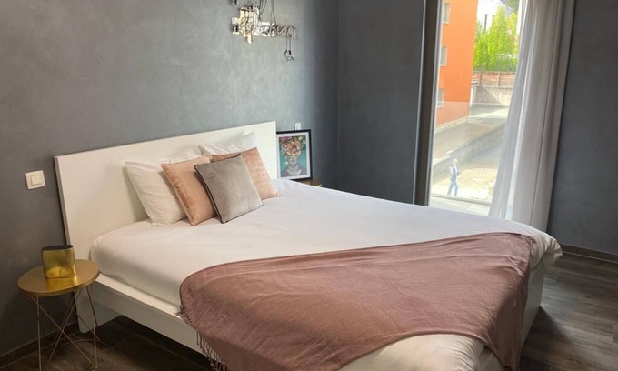Merl Apartment | Lovely Belair City Center One Bedroom