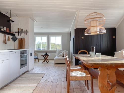 Fiskebackskil Apartment | Lovely, bright apartment overlooking nature