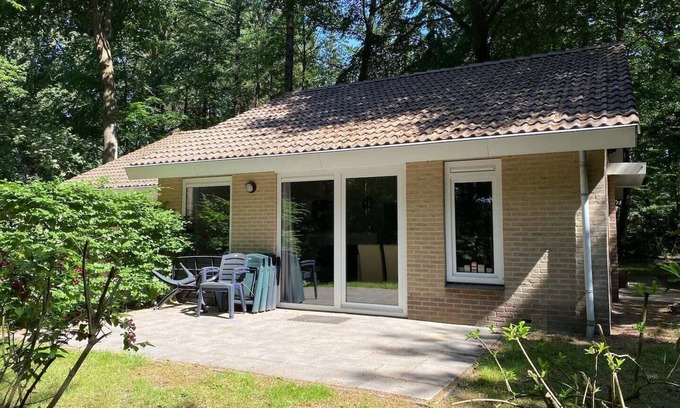 Garderen House | Lovely Bungalow (C13) on a small wooded park
