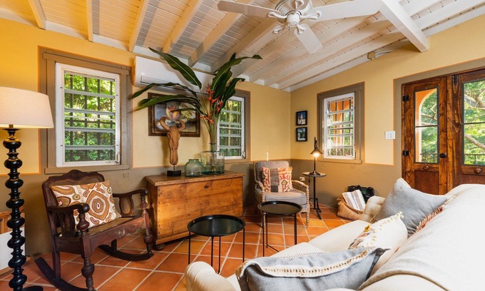 Puerto Real House | Lovely Casita Granada in exclusive, breezy Pilon