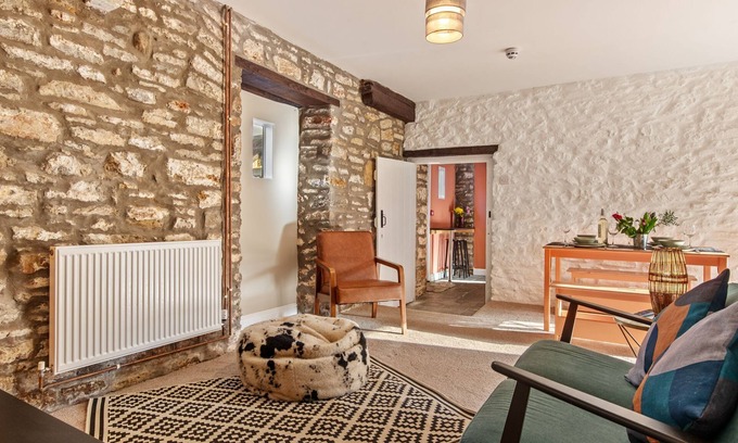 Llanddowror Cottage | Lovely Coach house with 2 bedrooms and garden, with lovely restaurant on site