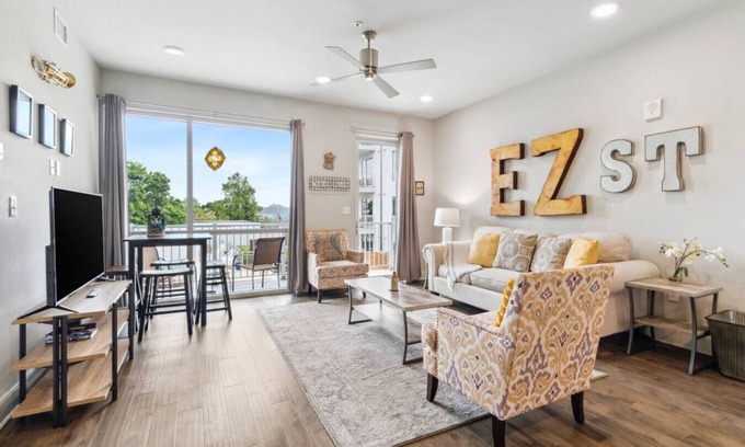 Saint Claude Condo | Lovely Condo in the Bywater. Great Nola Location!