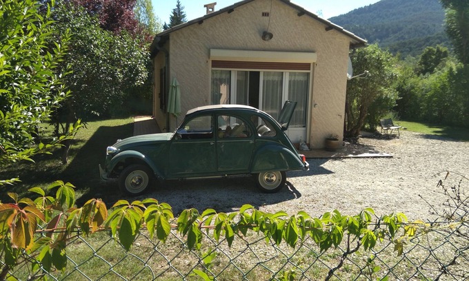 Castellane Villa | Lovely cottage has the entrance to the Verdon Gorges