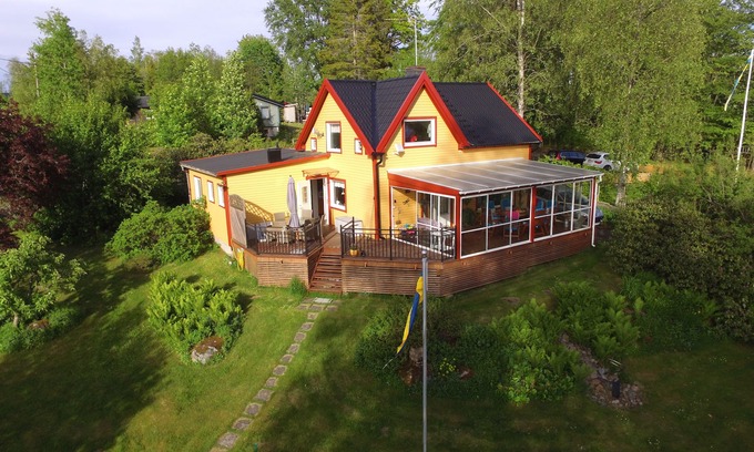 Nassjo Municipality House | Lovely cottage on lakeside plot