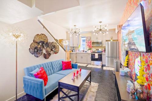 North Hills East House | Lovely Family Home Near Universal with Patio and Games