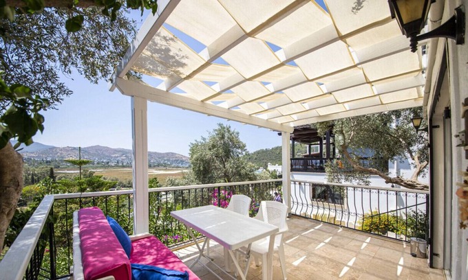 Golturkbuku Apartment | Lovely Flat with Pool and Nature View in Bodrum