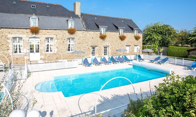 Saint-Jouan-des-Guerets Apartment | Lovely apartment for 5 people with WIFI, pool, TV and terrace