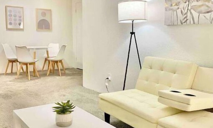 Las Vegas Condo | Lovely Furnished Condo w/Parking $1900/month