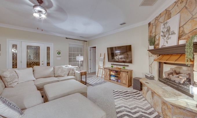 Hawkins House | Lovely Hawkins Home w/Patio & Hangar Garage!