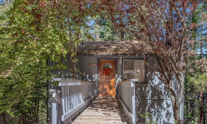 Arrowhead Villas Cabin | Lovely Hillside Retreat w/Fireplace & Furnished Deck - Near Sky Park