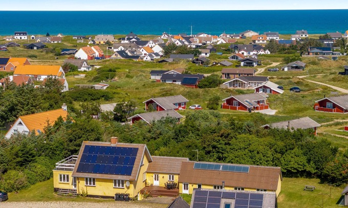 Frostrup House | Lovely holiday home with 2 bathrooms, close to the North Sea.