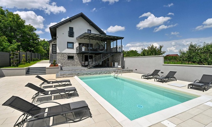 Ludbreg House | Lovely home in Vinogradi Ludbreski