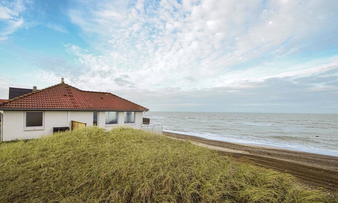 Lild Strand House | Lovely home in Frøstrup with sauna