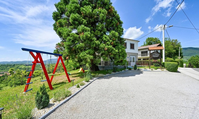 Breznik Plesivicki House | Lovely home in Gornja Reka with WiFi