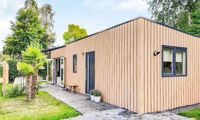Heinkenszand House | Lovely home in Heinkenszand with WiFi
