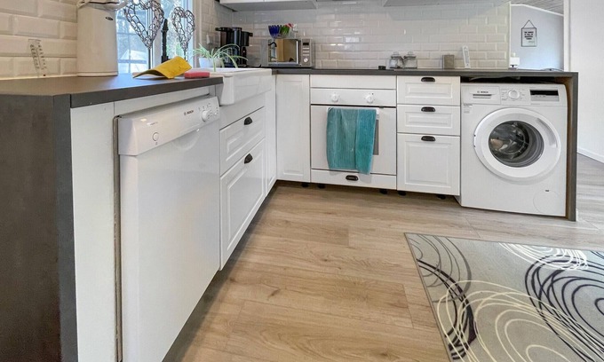Langhem House | Lovely home in Länghem with kitchen