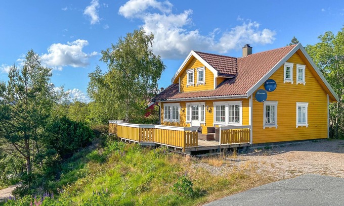 Lindesnes House | Lovely home in Lindesnes with sauna