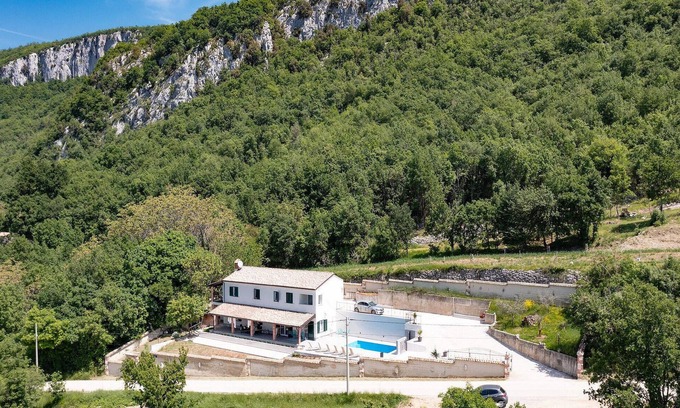 Lupoglav House | Lovely home in Lupoglav
