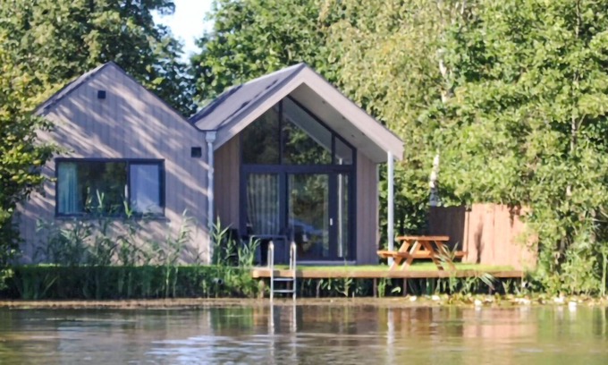 Oosterwolde House | Lovely home in Oosterwolde with WiFi