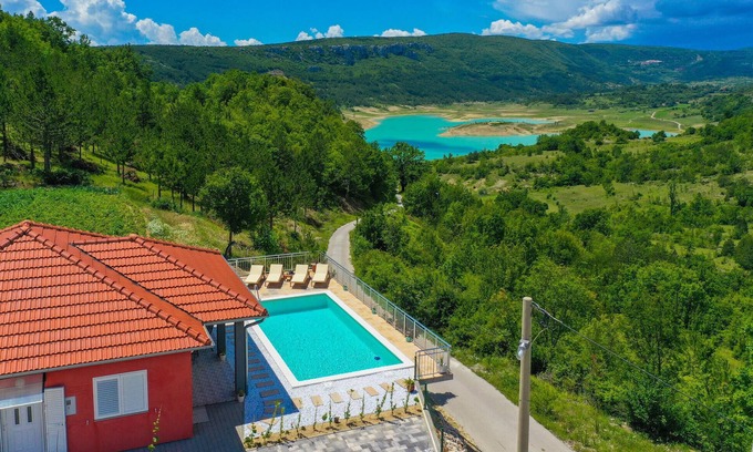 Prolozac House | Lovely home in Ricice