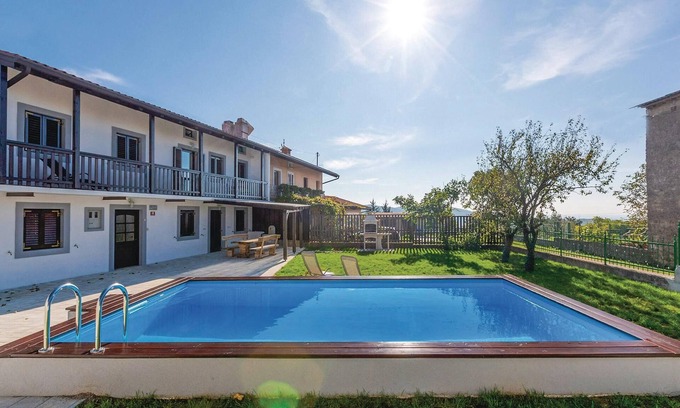 Miren-Kostanjevica House | Lovely home in Sela na Krasu with sauna