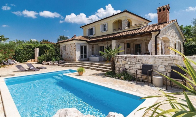 Stifanici House | Lovely home in Stifanici with WiFi