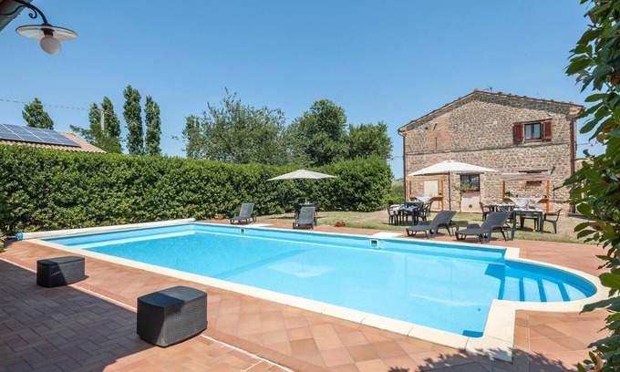 Tolentino House | Lovely home in Tolentino with kitchen