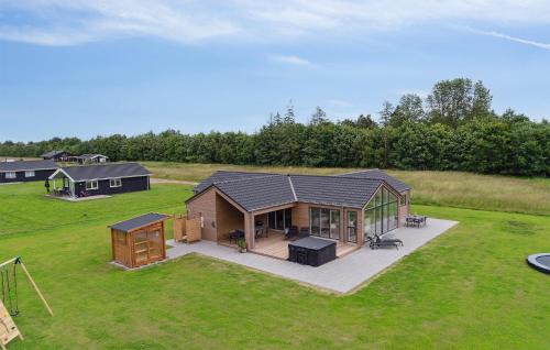 Bøtø By House | Lovely Home In Væggerløse With Kitchen