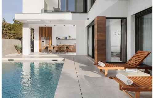Zambratija House | Lovely Home In Zambratija With Kitchen