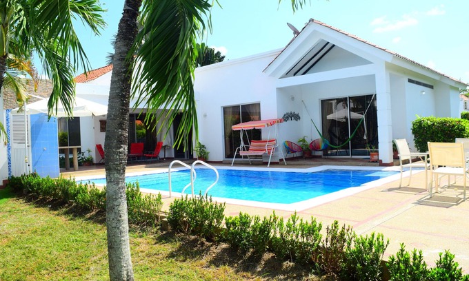 Melgar House | Lovely house in Carmen de Apicalá, Colombia, pool, condominium, bbq, green zones