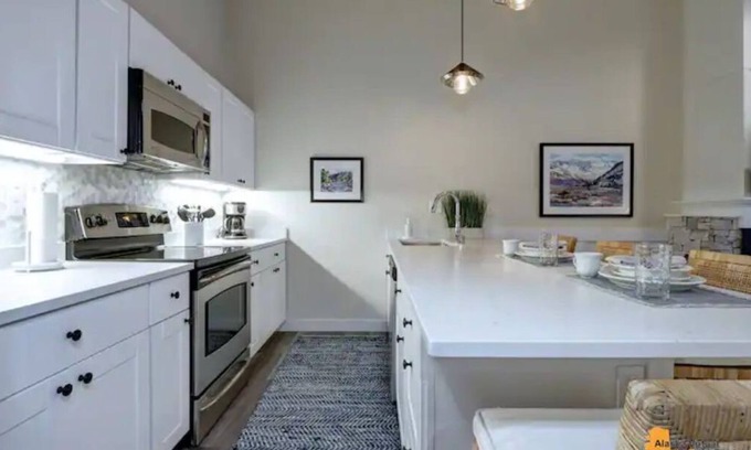 Midtown Anchorage Apartment | Lovely in every way, your new Anchorage retreat
