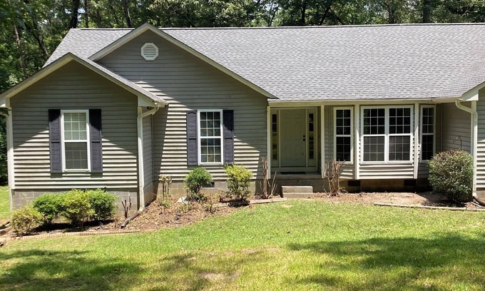 Chambers County House | Lovely Lake Home Close to Callaway Gardens & Auburn