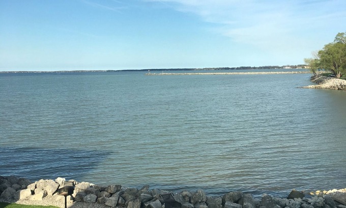 Port Clinton Condo | LOVELY LAKEFRONT CONDO, EXCELLENT LOCATION, CLOSE TO MUCH SUMMER FUN