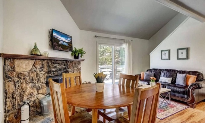 Tahoe Village Apartment | Lovely Loft w/Views | Walk to Heavenly | Sleeps 4