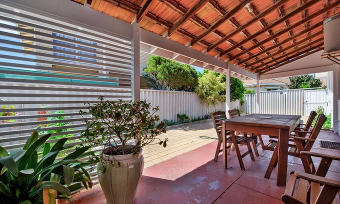 Geraldton House | Lovely mid century inspired house with amazing views.