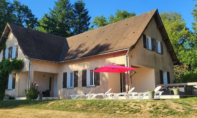 Saint-Mathieu House | Lovely Modern 6-Bed Retreat Near 3 Swimming Lakes, Perfect for Families