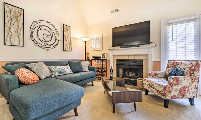 Norwich Villa | Lovely Norwich Villa, On Golf Course w/Amenities!