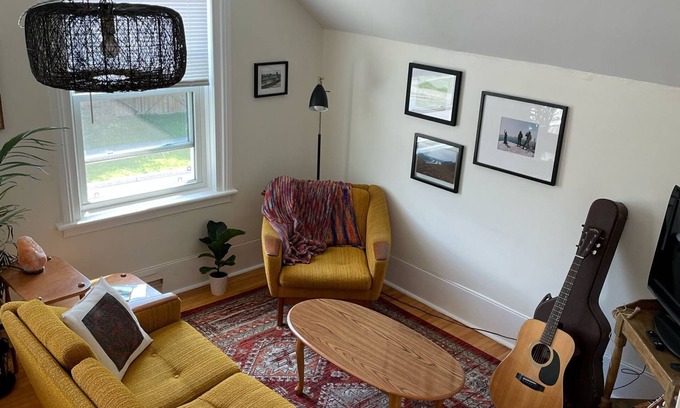 Cobourg Apartment | Lovely one-bedroom apartment (near downtown/beach)